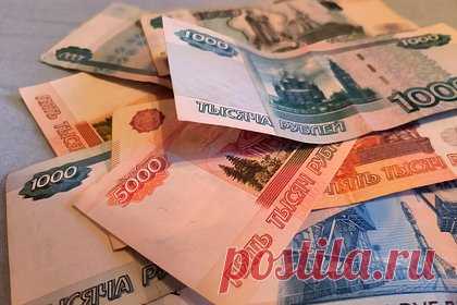 Одна категория россиян получит выплаты по картам в 100 тысяч рублей. Выплаты в 100 тысяч рублей по банковским картам положены одной категории россиян с октября 2023 года. Речь идет о гражданах, обманутых телефонными мошенниками, рассказал адвокат, преподаватель Финансового университета при Правительстве Российской Федерации Кирилл Данилов.