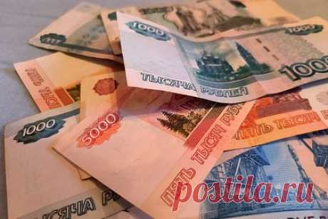 Одна категория россиян получит выплаты по картам в 100 тысяч рублей. Выплаты в 100 тысяч рублей по банковским картам положены одной категории россиян с октября 2023 года. Речь идет о гражданах, обманутых телефонными мошенниками, рассказал адвокат, преподаватель Финансового университета при Правительстве Российской Федерации Кирилл Данилов.