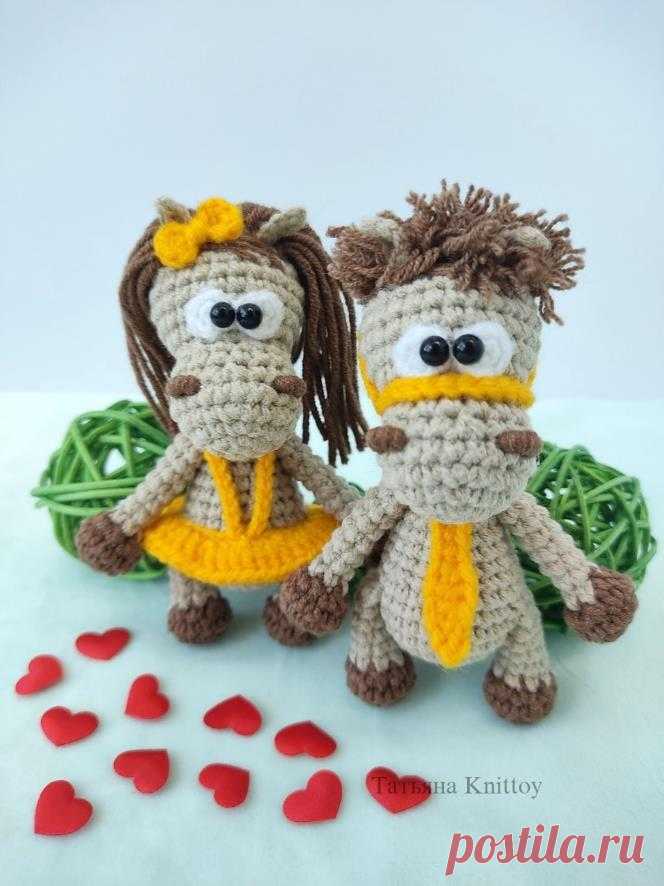PDF Лошадки Парочка крючком. FREE crochet pattern; Аmigurumi toy patterns. Амигуруми схемы и описания на русском. Вязаные игрушки и поделки своими руками #amimore - лошадь девочка и мальчик, маленькая лошадка из обычной пряжи, конь.