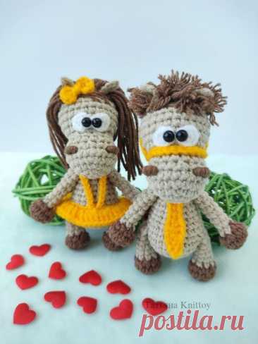 PDF Лошадки Парочка крючком. FREE crochet pattern; Аmigurumi toy patterns. Амигуруми схемы и описания на русском. Вязаные игрушки и поделки своими руками #amimore - лошадь девочка и мальчик, маленькая лошадка из обычной пряжи, конь.