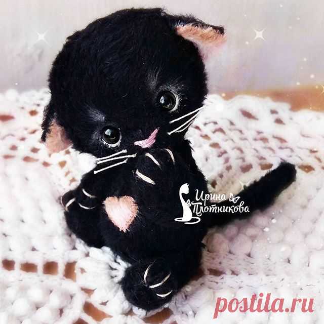 Тот еще труд фотать черных котов😆
Вобщем как-то так...)
Сегодня у меня планируются поскакушки на почту💃нужно отправить Сладошек и получить всякую нужность для моего ненасытного внутреннего хомячеллы.А еще погулять с Марусей,сшить брошечку и нафигарить пирогов с картошкой и сосиской.Оживить еще одну Сладошку еще нужно.Всё сумею,всё смогу💪
#ирискин_котеныш ныш 
#авторскаяработа
#тэдди