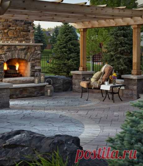 This outdoor space utilizes multiple paver types for a uniquely beautiful patio, simply perfect for fall. | Perfect Patios