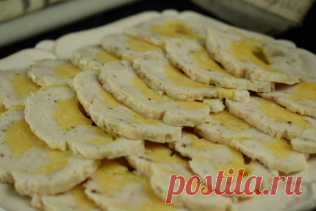 Куриный рулет с сыром и чесноком, рецепт с пошаговыми фото