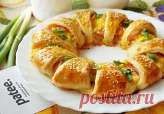 Слоеный пирог с сыром и беконом - рецепт с фотографиями