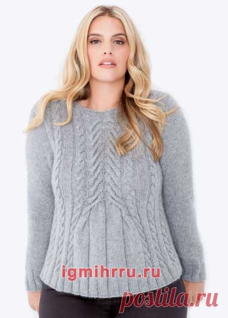 Мода PLUS. Светло-серый кашемировый пуловер с «косами». Вязание спицами со схемами и описанием
