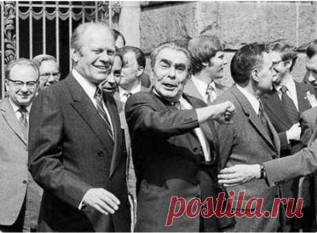 Как Брежнев пытался дружить с советским народом, и что такое «вегетарианские времена»