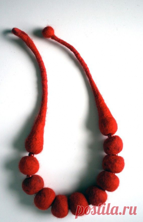 Chunky Marussia Berries -- Chunky Felt Necklace -- made from wool