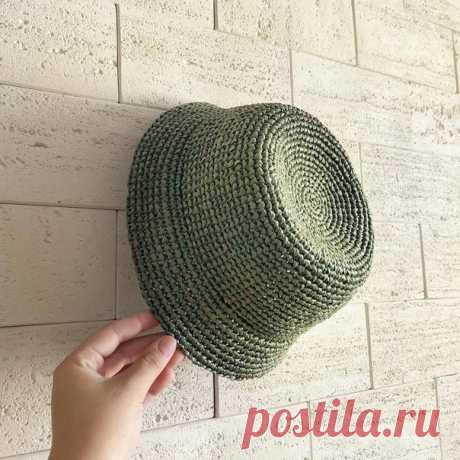 Панама от pushpush_knit
#крючок #панама_крючком #вязаная_панама

Далее слова автора:
Итак, на размер головы 56 - 58 см вам понадобится 2 моточка рафии (у меня ecoandaria), крючок, по желанию регилин 
.
 Донышко и тульи:
1 ряд: 6 сбн в кольцо
В рядах 2 - 12 делаем 6 прибавок удобным вам способом
Ряды 13-15 вяжем без прибавок
Ряд 16: 6 прибавок удобным вам способом
Ряды 17-18 без прибавок
Ряд 19: 6 прибавок
Ряды 20 - 24 без прибавок
Ряд 25: 6 прибавок
Ряды 26 - 30 без прибав...