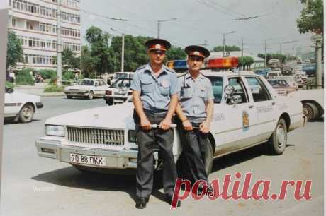 Владивостокские гаишники и их служебный Chevrolet Caprice, 1990-е