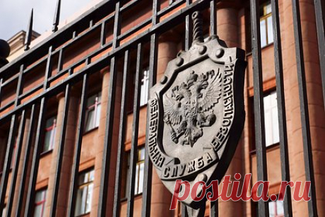 ФСБ раскрыла дело об убийстве вице-губернатора Санкт-Петербурга. ФСБ раскрыла дело об убийстве вице-губернатора Санкт-Петербурга Михаила Маневича 1997 года и установила, что оно было совершено по заказу лидера Тамбовской организованной преступной группировки (ОПГ) Владимира Барсукова (Кумарина). Отмечается, что Барсуков лично передал двум членам ОПГ автомат Калашникова.