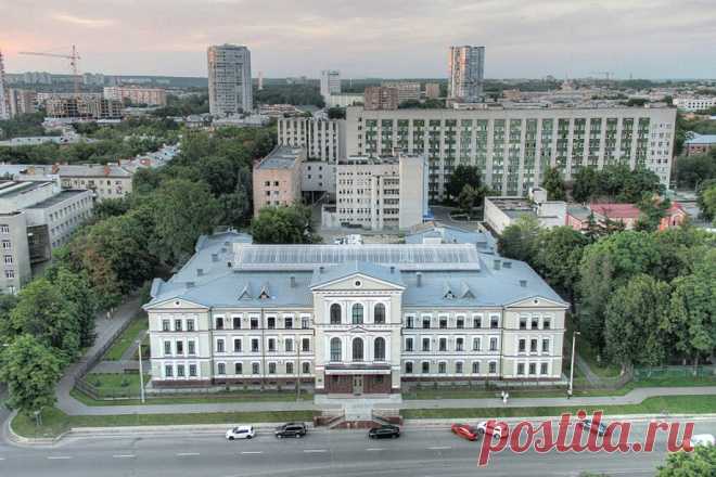 Им нужны только солдаты. В Харькове преподавателей медвуза забирают в ВСУ. А сам университет закрыли.