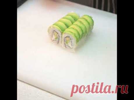 Prepara un Avocado Roll con Sushi Ebi Maridán®️ y lúcete con un topping de camarón usando pulpa de camarón cocido Maridán®️ #haztusushiIngredientesPor fuera:...