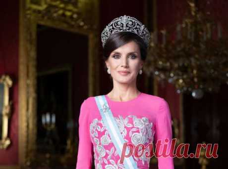 Испанская роза: королева Летиция впервые за долгое время появилась в тиаре | Люблю Себя
