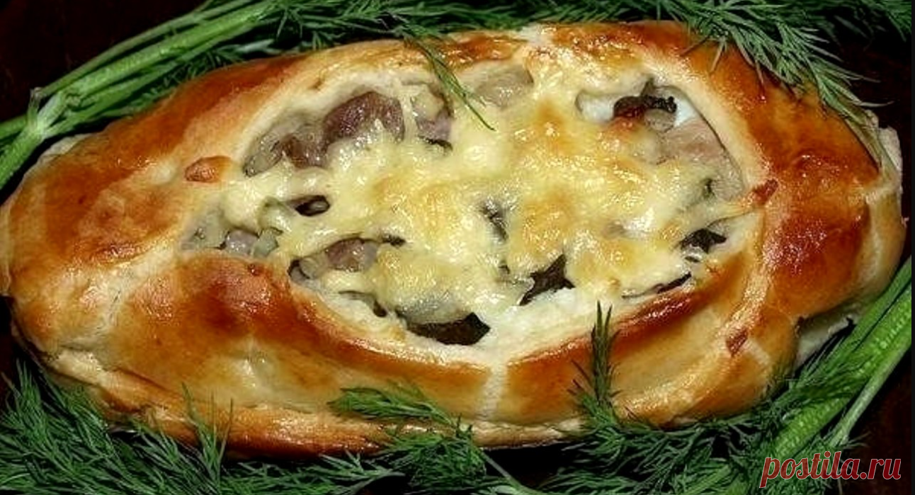 Лoдoчки из слoенoгo тестa с кaртoфелем, мясoм и oгурчикaми