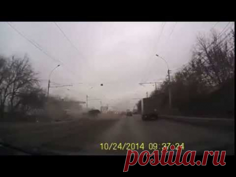 Лобовая авария в Новосибирске 24.10.2014 | Video.Zabarankoi.ru