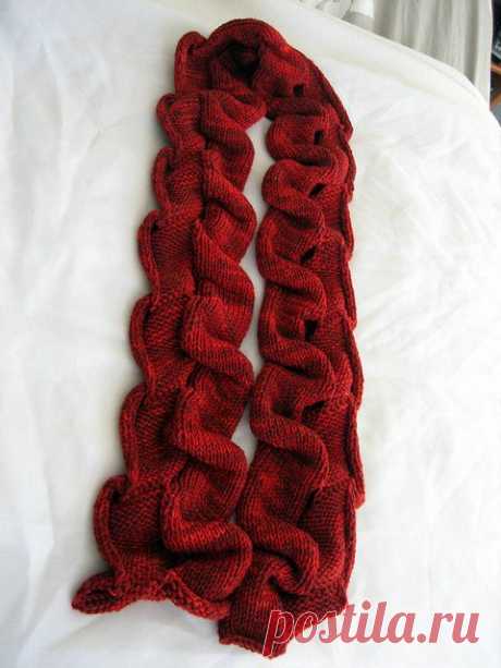 Этот шарф - одна из идей дизайнера Lynne Barr в двусторонней технике.