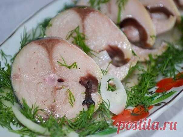 Как приготовить скумбрия, маринованная в яблочном уксусе с пряностями - рецепт, ингридиенты и фотографии