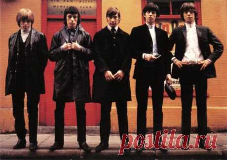 1963. The Rolling Stones photographed by Terry O’Neill outside the Tin Pan Alley Club in London - p3825 | PastYears.info