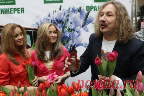 Юлия Проскурякова поздравила супруга Игоря Николаева с ландышевой свадьбой. Певица обратилась к мужу через соцсети, поскольку композитор находится в больнице.