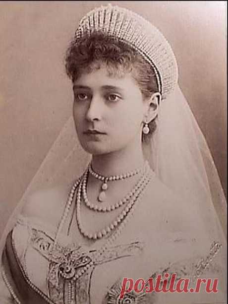 Alix of Hesse, and by Rhine later Alexandra Feodorovna Romanova (6 June 1872—17 July 1918), was Empress consort of Russia as spouse of Nicholas II, last Emperor of the Russian Empire. Born a granddaughter of Queen Victoria of the UK, she was given the name Alexandra Feodorovna upon being received into the Russian Orthodox Church, which canonized her as a Saint in 2000.  |  Pinterest • Всемирный каталог идей