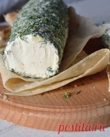 Творожный сыр из сметаны и кефира.