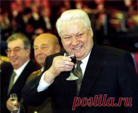 Билл Клинтон поведал, как пьяный Ельцин в одних трусах ездил за пиццей | Банки РФ