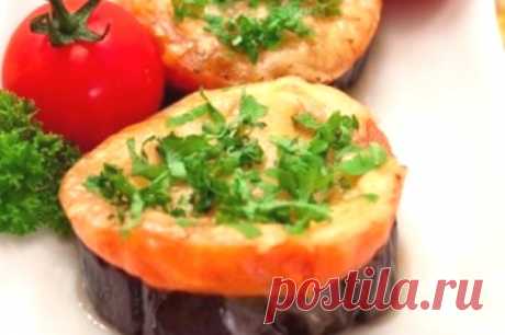 Баклажаны, запеченные с помидорами и сыром: нежная запеканка