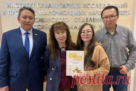Российский фольклорист впервые в истории описал гончарное искусство якутов. Российский фольклорист и исследователь якутской культуры Андрей Саввин впервые в истории описал традиционное гончарное искусство якутов и его связь с народными ритуальными верованиями. Монография «Гончарное ремесло у якутов» вышла спустя 70 лет после смерти этнографа, в ее основе лежат полевые исследования ученого.