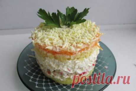 Слоеный крабовый салат с креветками, рецепт с фото — Вкусо.ру