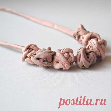 Textile Jewelry-Pale Pink KNOTS Necklace- Wearable Textile Art-Long Adjustable Necklace-Shantung Necklace-Summer Necklace-Handmade Jewellery ♥♥ KNOTS Shantung Necklace. Handmade Textile Jewelry. ♥♥♥♥ This necklace is the result of my own unique and original design and technique, and is made using only the highest quality materials and craftsmanship. Its strictly handcrafted employing samples, chasing the dream of transforming people’s perception of used materials which can...