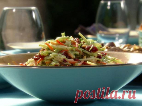 Капустный салат из брокколи с соусом раита рецепт | Гранд кулинар