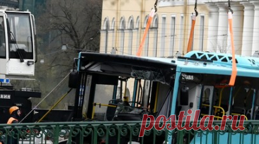 Водитель упавшего в Мойку автобуса в Петербурге признал свою вину. Водитель упавшего в реку Мойку в центре Санкт-Петербурга автобуса раскаялся и признал свою вину в суде. Читать далее