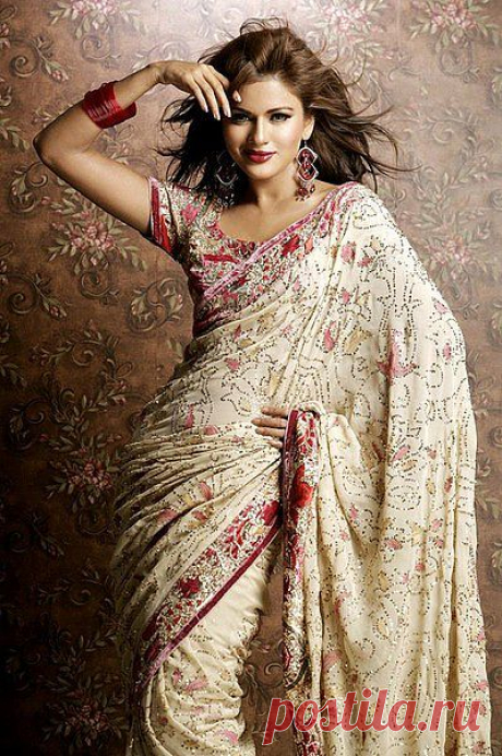 показ мод индийской одежды - сари