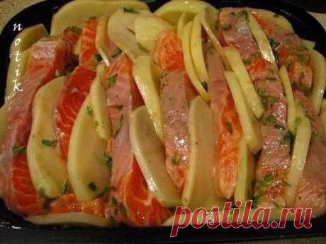 Как приготовить лосось, запеченный с картофелем - рецепт, ингридиенты и фотографии