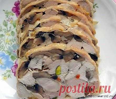 Закусочный куриный рулет с фисташками..