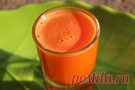 Рецепты здоровья: морковный сок от простуды и ангины.