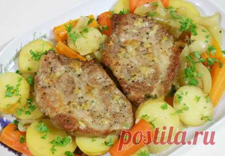 Свинина с овощами в рукаве для запекания. 
Рецепт вкуснейшего блюда из свинины (шейная часть), картофеля, моркови и репчатого лука.
