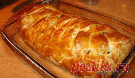 Пирог.
Кто не любит пироги? С начинкой из мяса, да с хрустящей корочкой, ароматные и пышные, думаю, любят очень многие. Пирог на столе — это быстрый завтрак и сытный ужин. Для приготовления нашего пирога понадобится дрожжевое тесто и мясной фарш для начинки, фантазия для украшения верхнего слоя и хорошая духовка. Приятного!