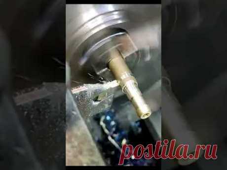 Аварийный штуцер для расширительного бачка.