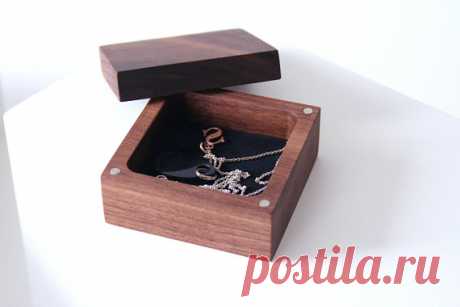 Walnut wood Ring box. Ascetic design ring box. Engagement ring