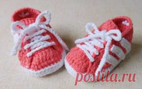 Crochet Adidas Booties For today we have beautiful and very cute Adidas Booties for your babies to crochet. Look at the pictures and imagine how beautiful and awesome will look on your babies feet.