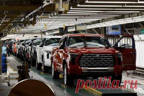 Ушедшая из России компания установила рекорд производства автомобилей. Автоконцерн Toyota Motor выпустил в первом полугодии 2023 года рекордные 5,63 миллиона машин марок Toyota, Daihatsu и Hino, что на 10,3 процента больше, чем за первые шесть месяцев прошлого года. Рост произошел за счет производства Toyota, составившего 4,83 миллиона. Авто других марок, наоборот, изготовили меньше.