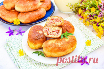Пирожки с колбасой и сыром на сковороде рецепт с фото пошагово - 1000.menu