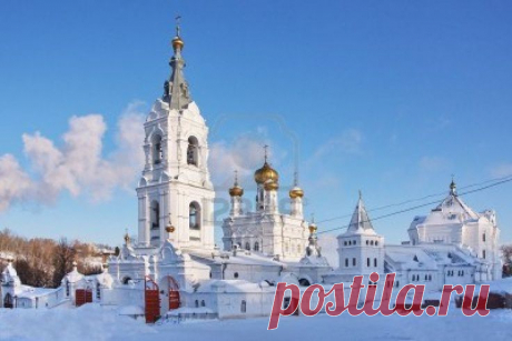 beautiful-church-in-winter-on-a-background-blue-sky-in-city-perm-russia | Architecture-Russia