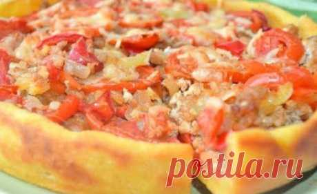 Деревенский пирог из картофельного теста с мясом и овощами