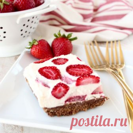 Frozen Strawberry Cheesecake Bars This recipe for no bake frozen strawberry cheesecake bars with nutella graham cracker crust is easy to make and the perfect summer treat!