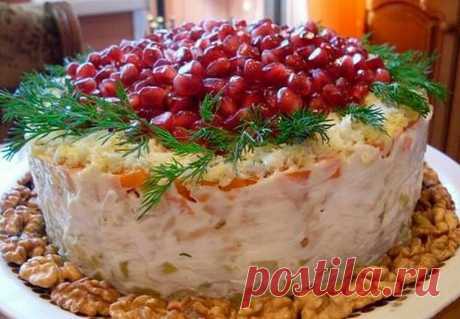 Салат "Красная шапочка" - готовится не сложно, а получается очень красивый, сочный и сытный | СТРЯПУХА | Яндекс Дзен