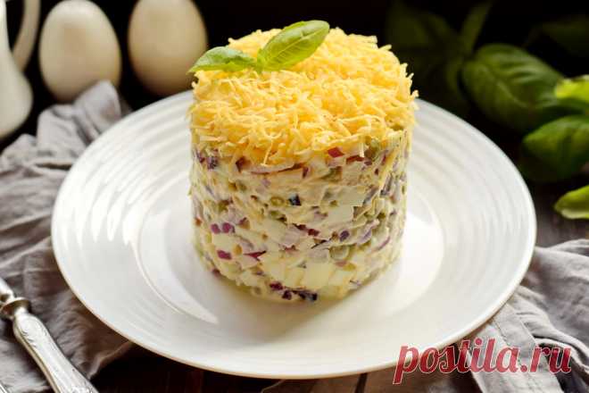 «Чайка» – классический салат времён СССР (простой и очень вкусный, не понимаю, почему его незаслуженно забыли) - Женский журнал Давайте вспомним замечательный салат «Чайка», который сейчас можно встретить разве что в советских кулинарных книгах. Блюдо очень простое, можно сказать повседневное, но от этого не менее вкусное. Если...