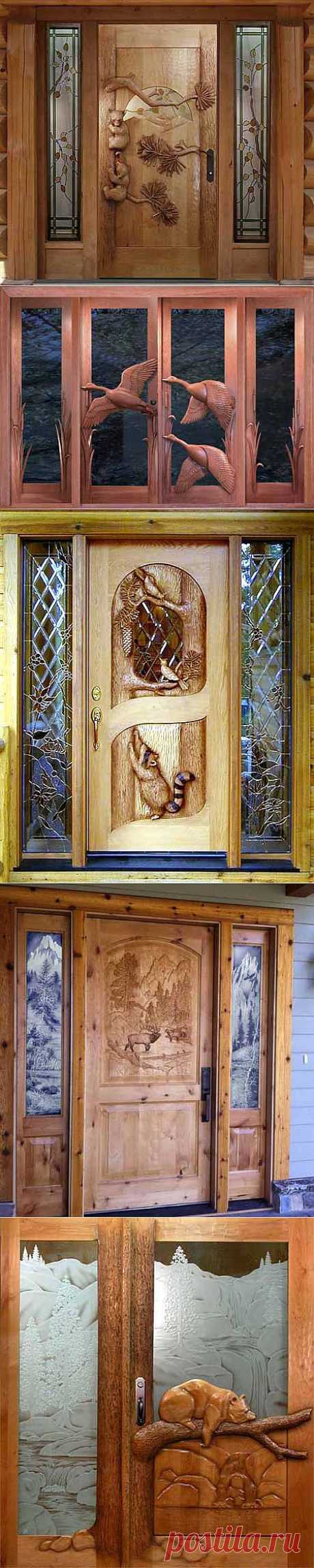 Красивые двери в деревянном доме