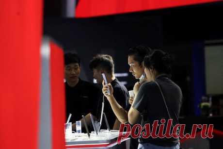 Компания Meizu перестанет выпускать смартфоны. Китайская компания Meizu объявила, что перестанет выпускать смартфоны. Журналисты медиа сослались на анонс корпорации в Weibo. В компании заявили о радикальной смене курса — вместо выпуска смартфонов Meizu будет разрабатывать и производить устройства с поддержкой искусственного интеллекта (ИИ).